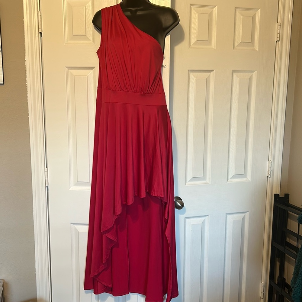 New!! Women’s Gorgeous one shoulder high low dress.   Size XL Fuschia
